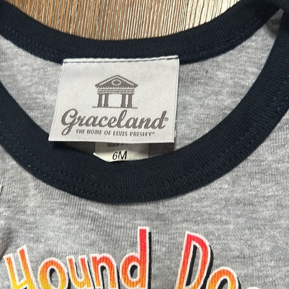 NWT Elvis Presley Hound Dog Graceland Size 6m Onesie - Picture 3 of 4